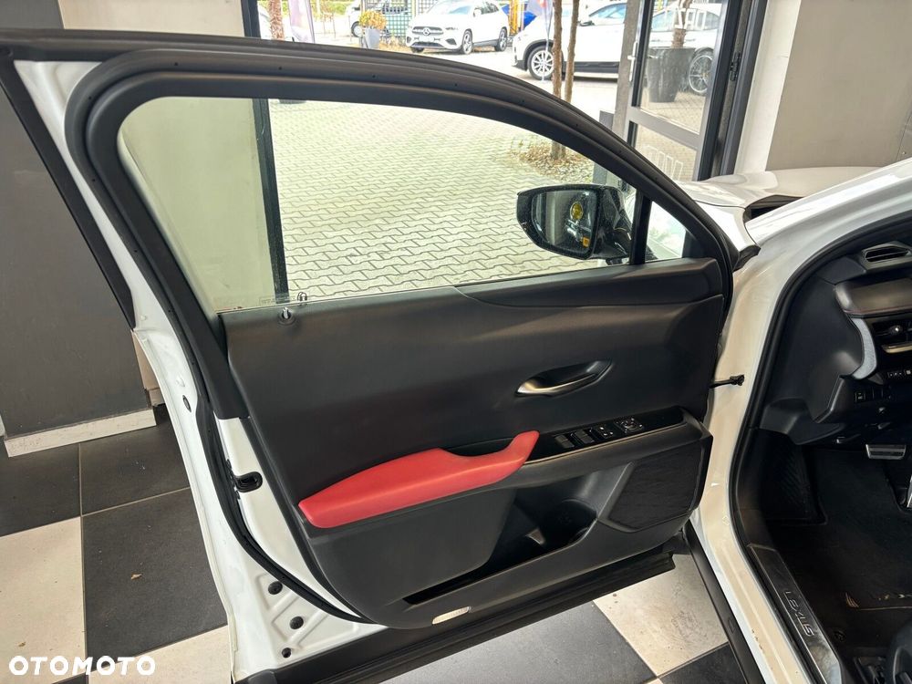 Lexus UX - 9