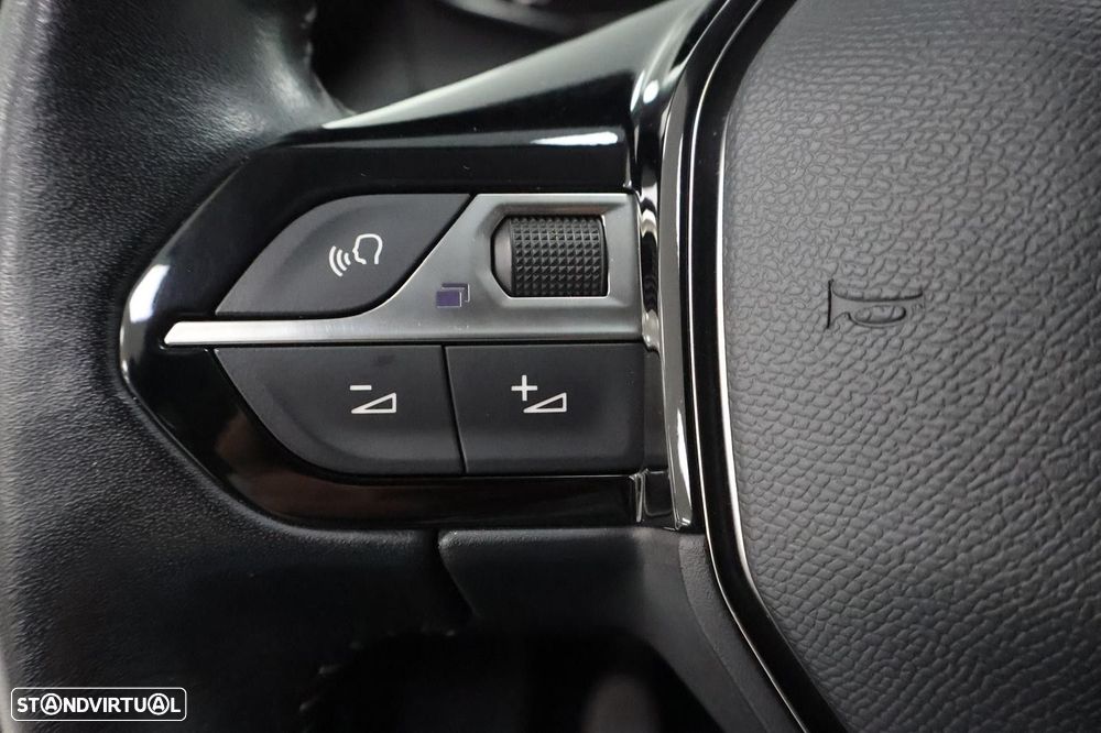 Peugeot 2008 1.2 PureTech Allure - 17