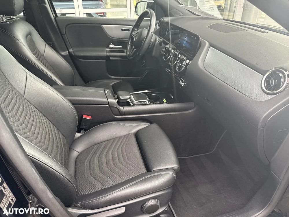 Mercedes-Benz GLA - 23