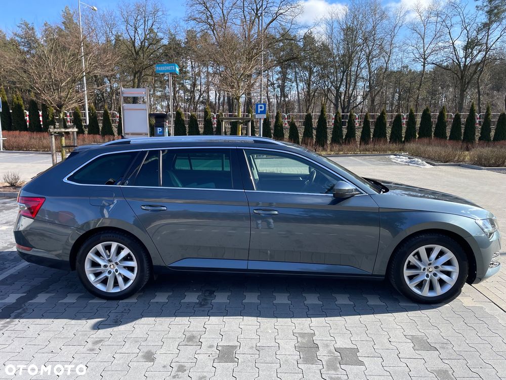 Skoda Superb 2.0 TDI SCR 4x4 Style DSG - 9