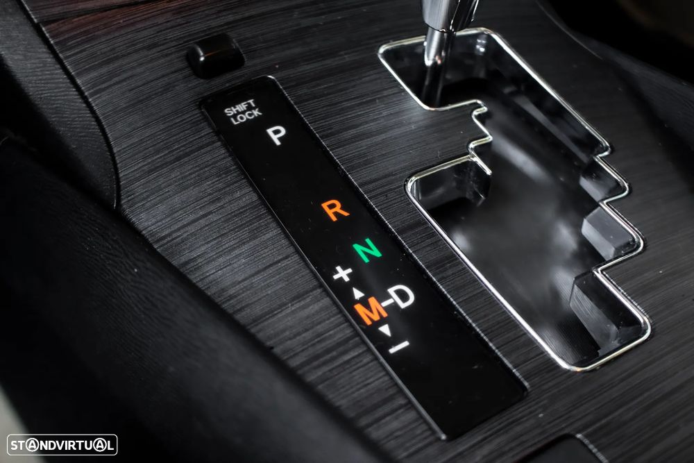 Toyota Avensis SW 2.2 D-CAT Premium - 23