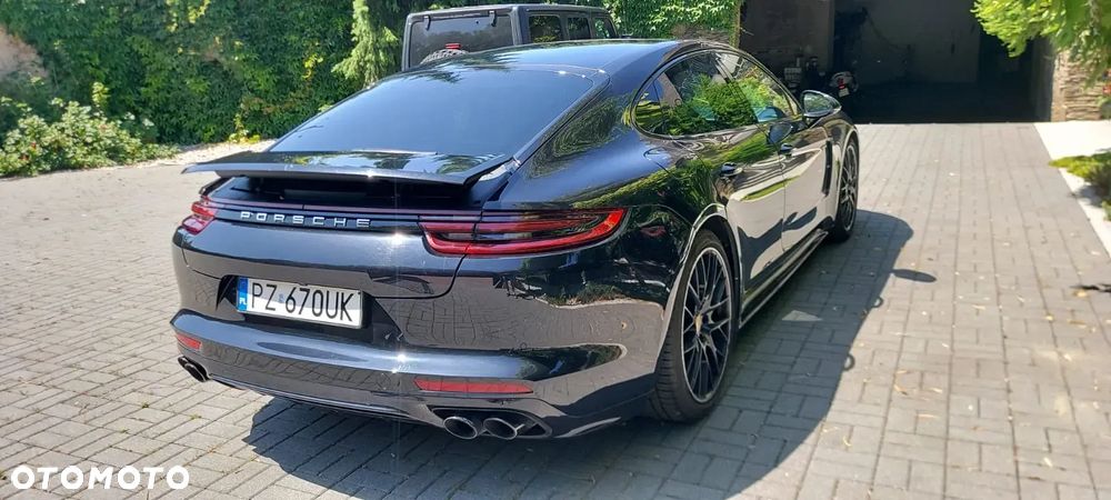 Porsche Panamera 4 E-Hybrid - 1