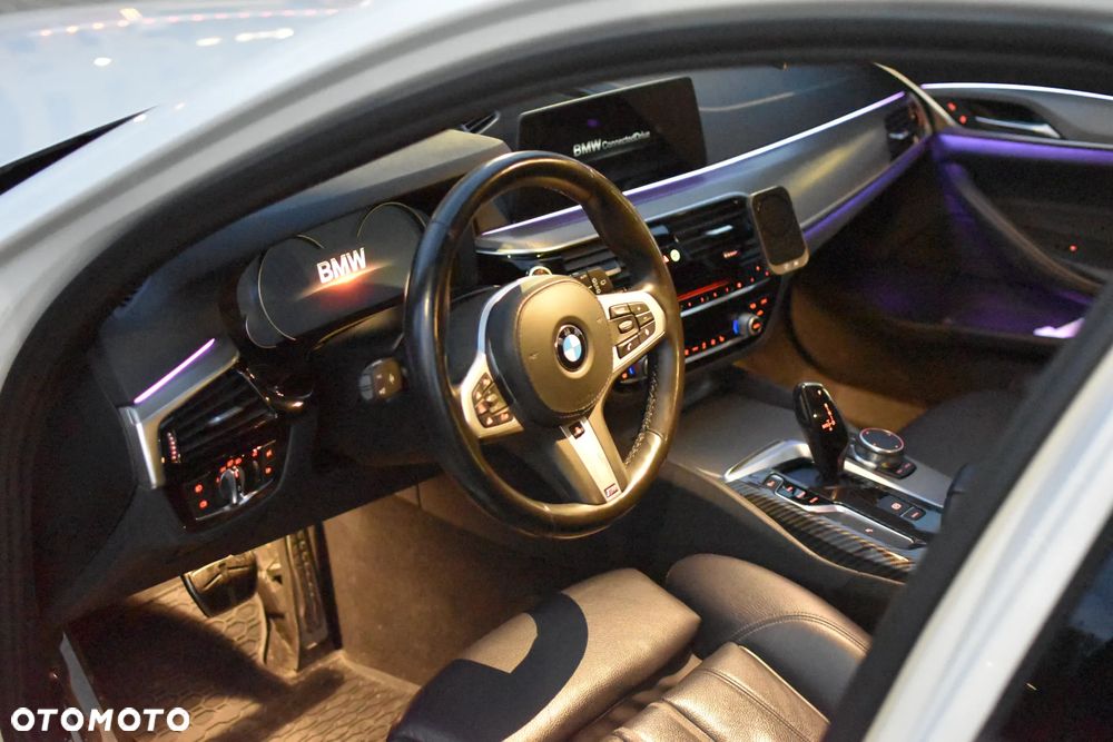 BMW Seria 5 520d xDrive M Sport Edition - 10