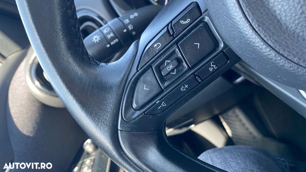 Toyota Yaris Cross 1.5 VVT-i HSD 116 4x2 HEV Dynamic - 13