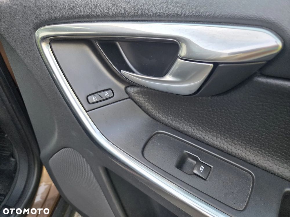 Volvo XC 60 D5 AWD Summum - 18
