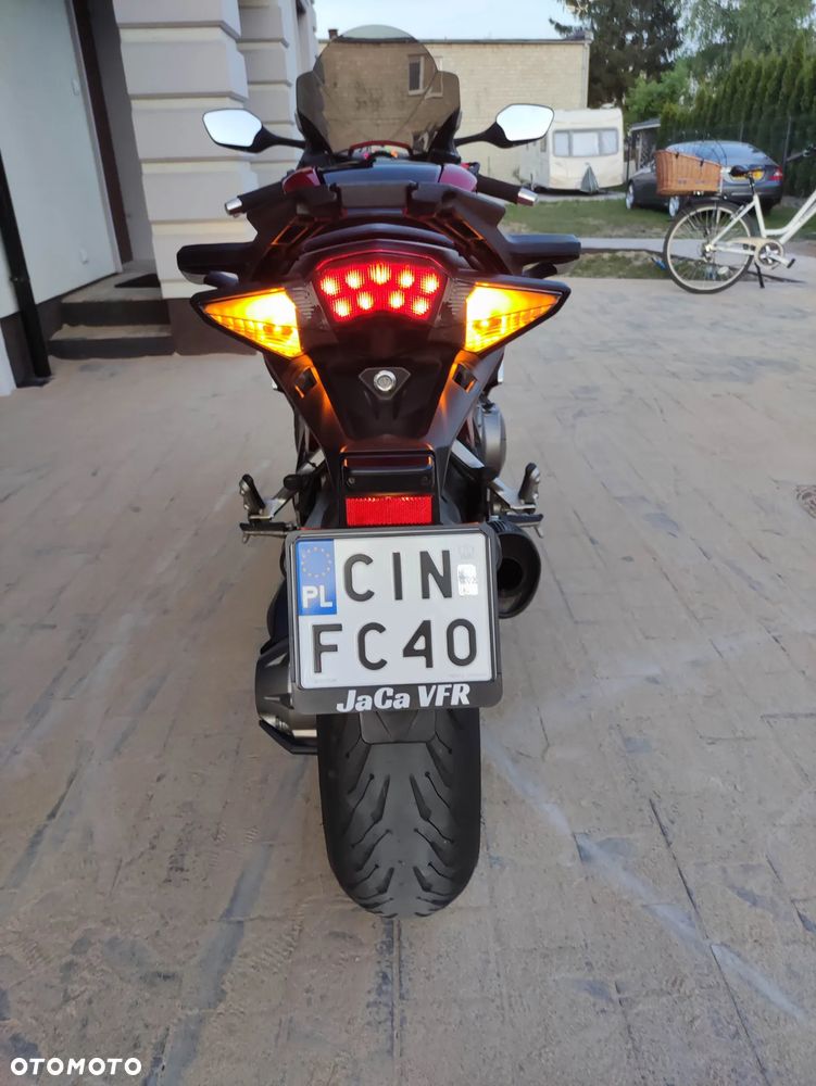 Honda VFR - 36