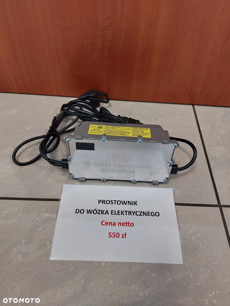 Prostownik do wózka elektrycznego 8A - 2