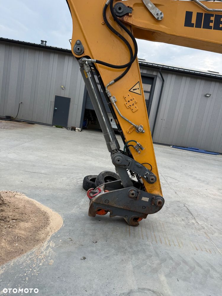 Liebherr R926 - 11