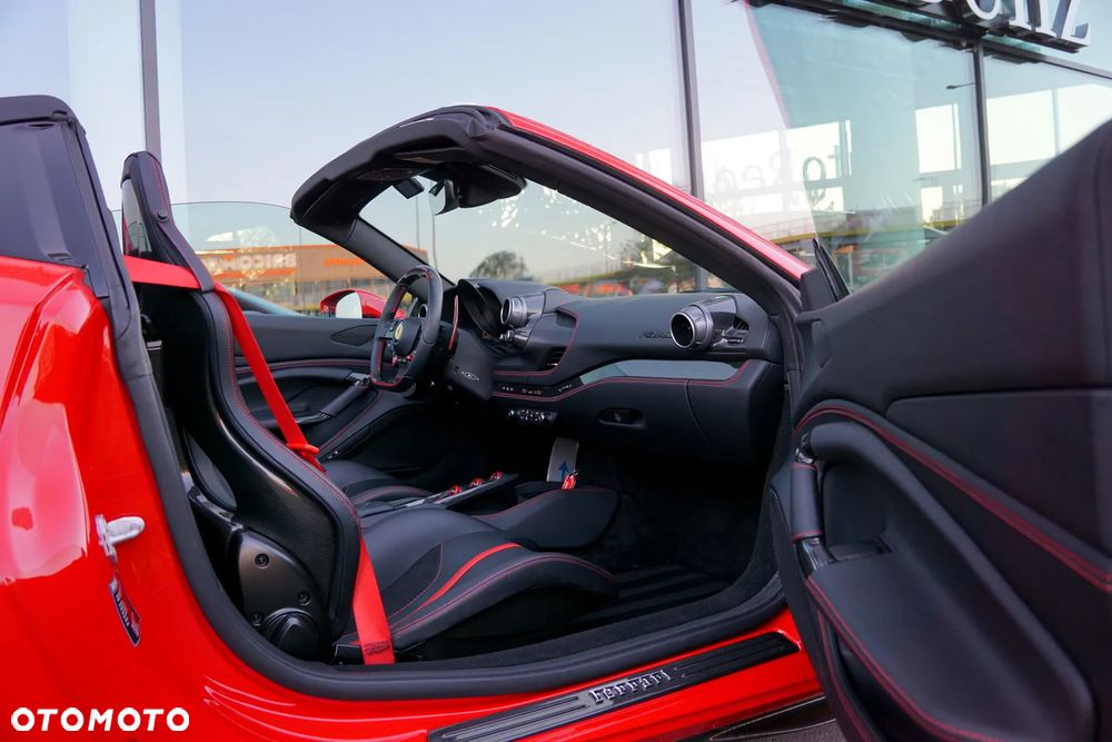 Ferrari F8 Spider - 22