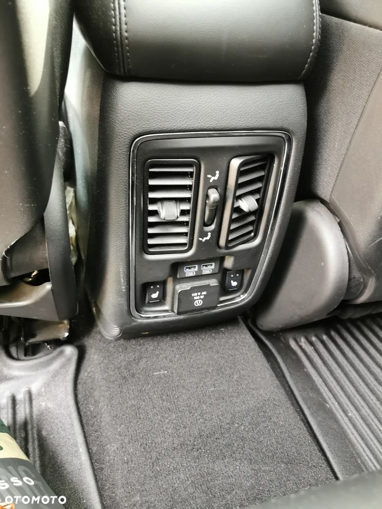 Jeep Grand Cherokee - 22