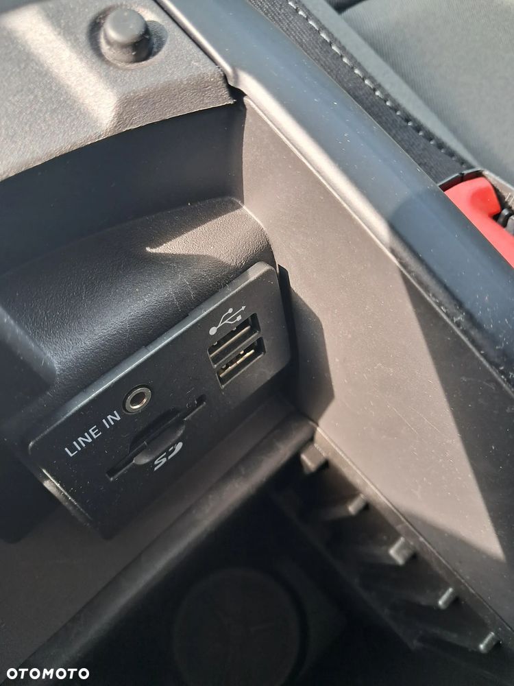 Ford C-MAX 1.5 TDCi Start-Stop-System Titanium - 25