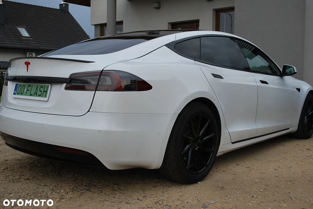 Tesla Model S - 20