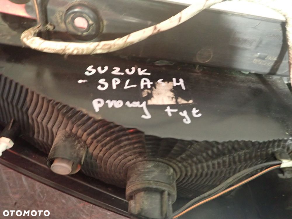 LAMPA PRAWA TYLNA SUZUKI SPLASH 1.0 - 5