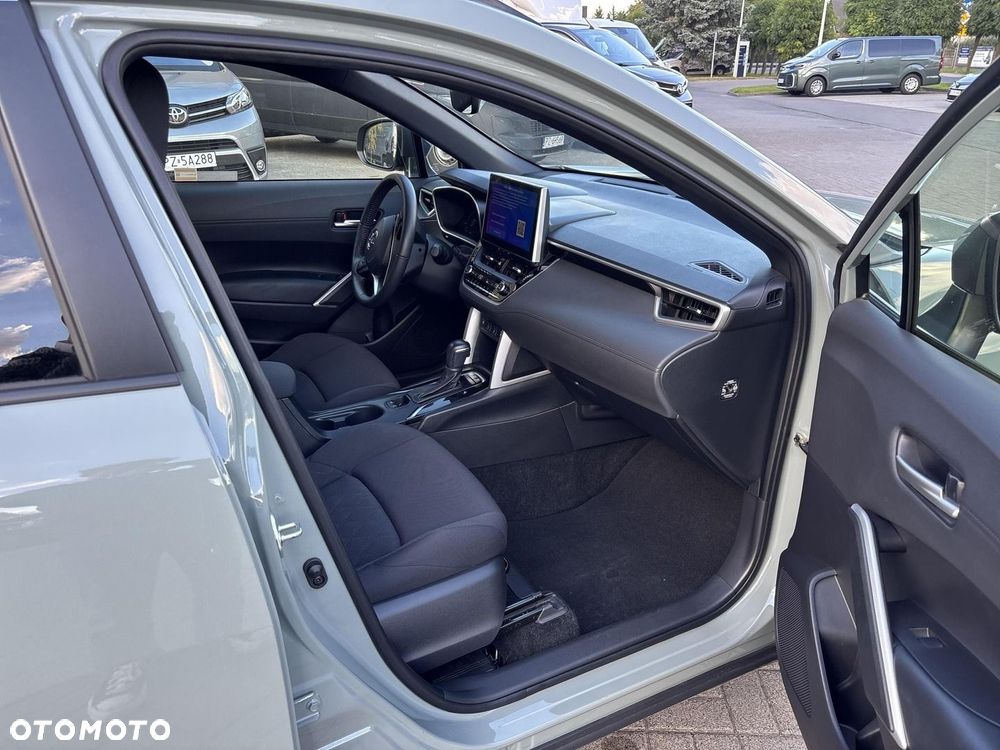 Toyota Corolla Cross - 13