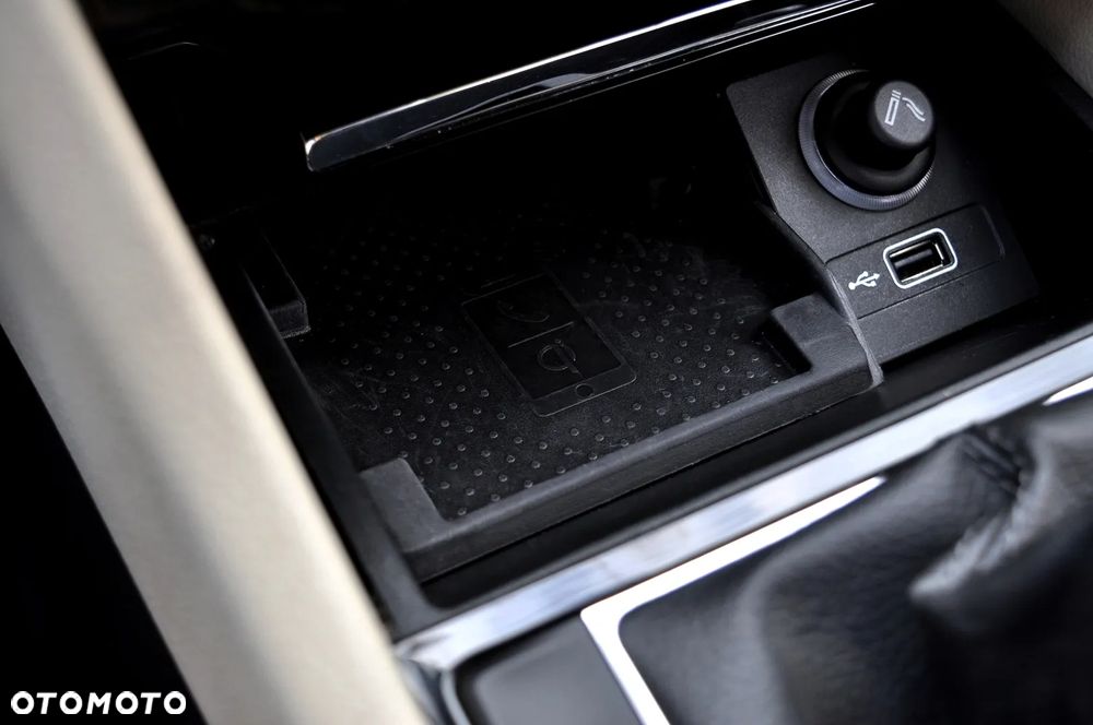 Skoda Superb 2.0 TDI Premium Edition - 33