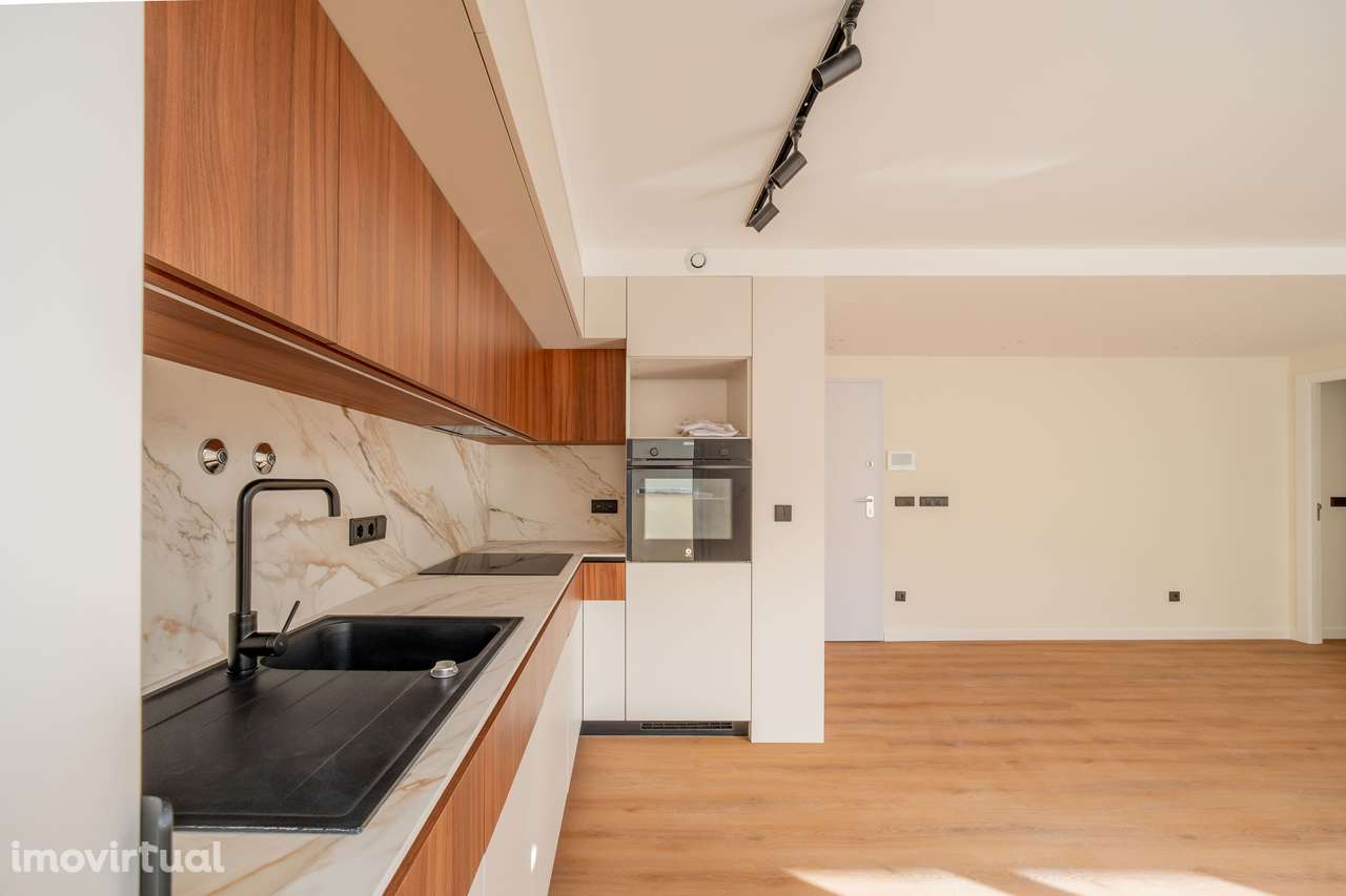 T2 novo com varanda e parqueamento - centro de Torres Vedras - Grande imagem: 3/21