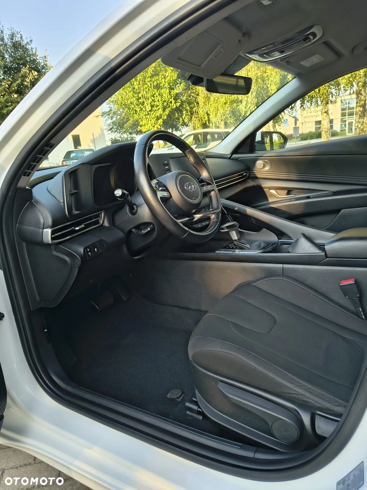 Hyundai Elantra 1.6 Executive CVT - 9