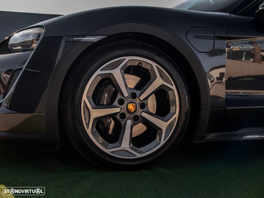Porsche Taycan Cross Turismo - 14