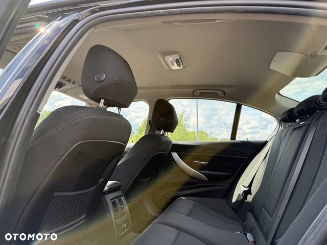 BMW Seria 3 318i - 7