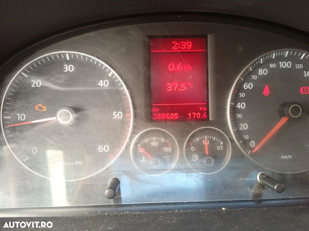 Volkswagen Touran - 5