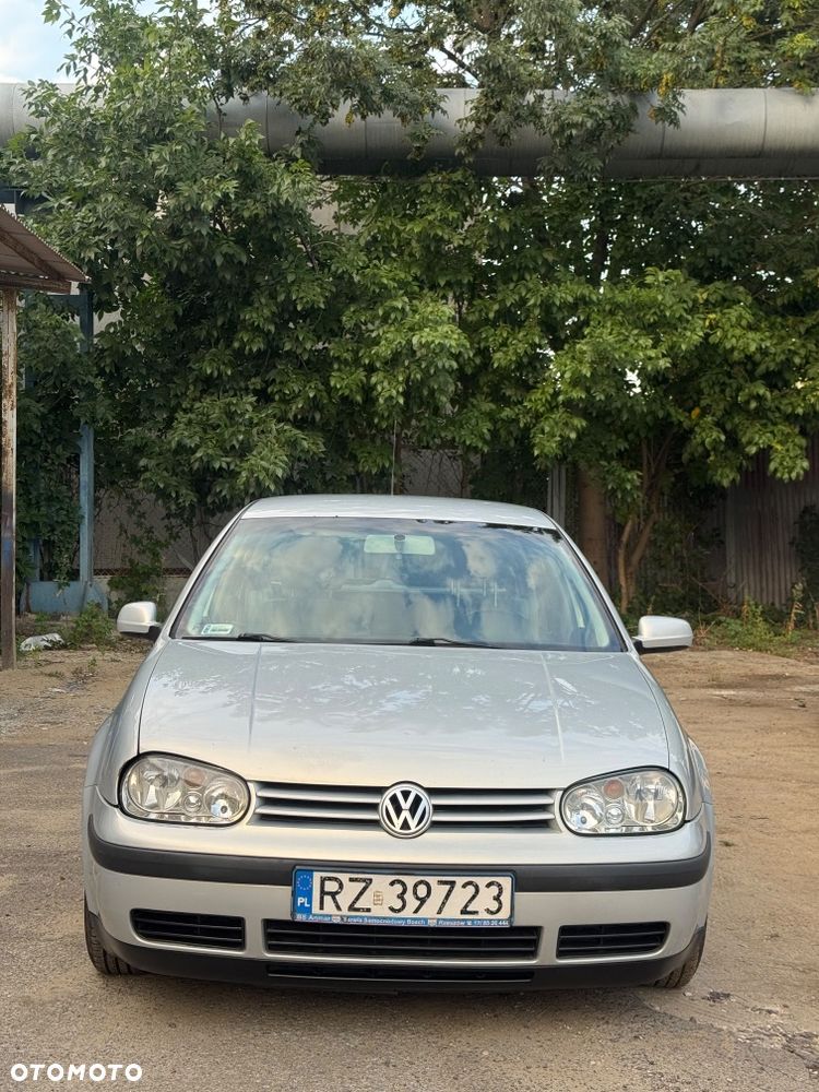 Volkswagen Golf - 2