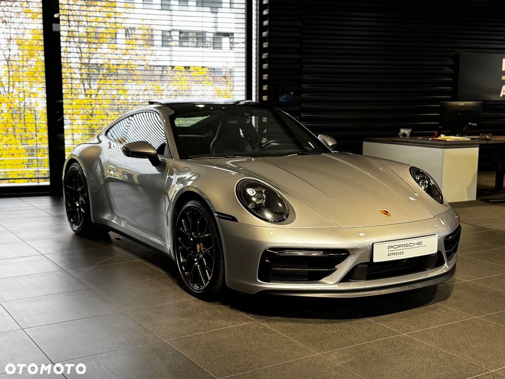 Porsche 911 Carrera GTS - 2