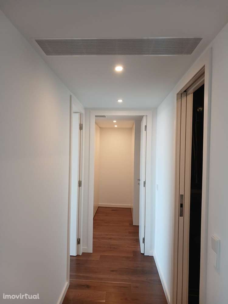 Apartamento T2 com varanda, piscina e garagem - Grande imagem: 4/60