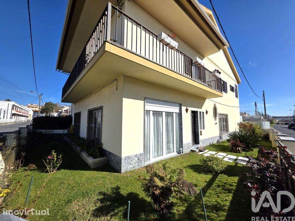 Moradia bi-familiar T6 em Montijo e Afonsoeiro de 196,5 m2 - Grande imagem: 2/36