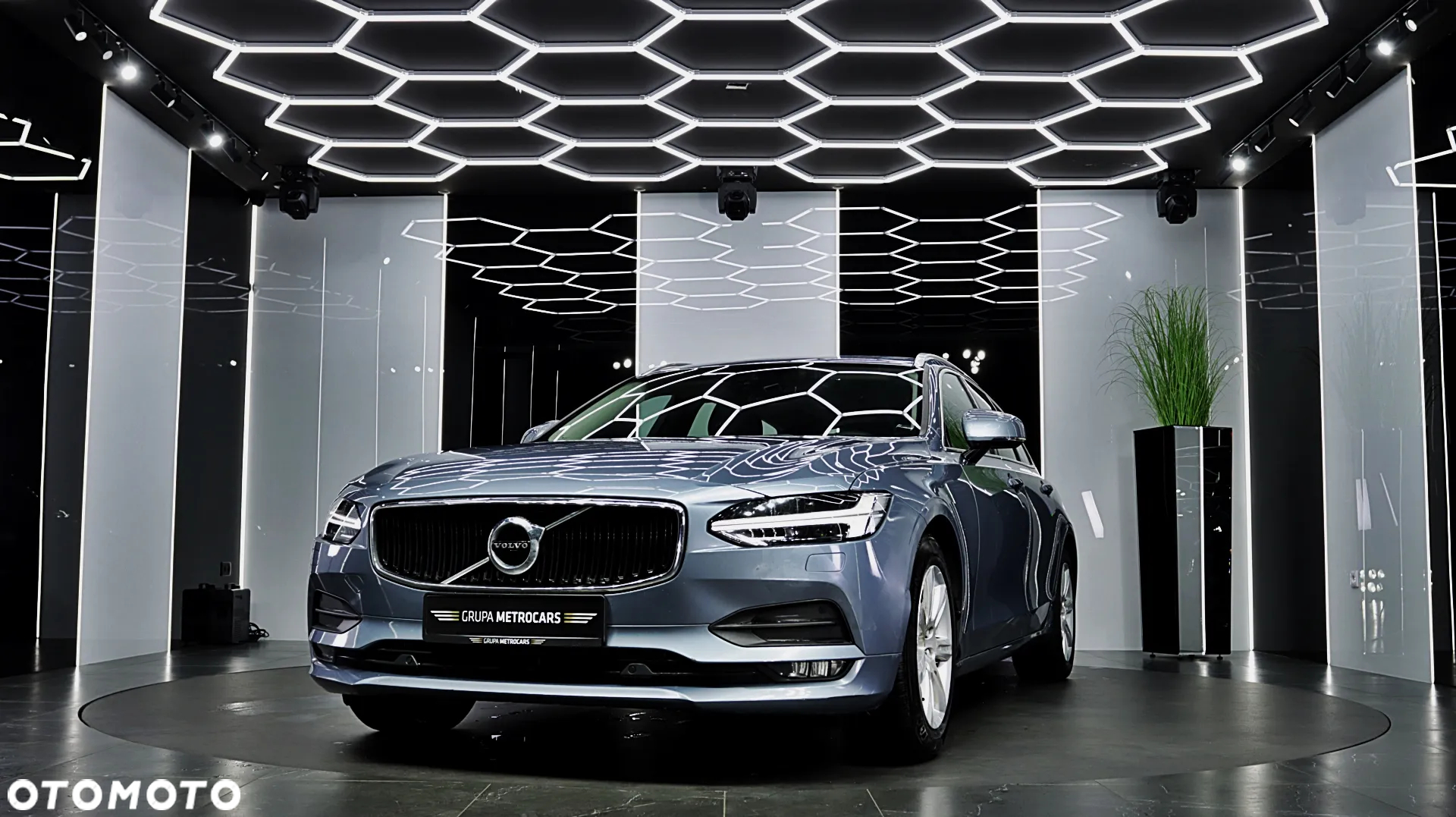 Volvo V90 D4 Momentum - 2