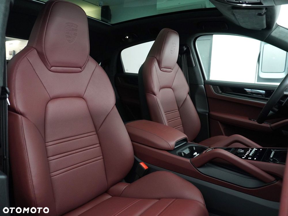 Porsche Cayenne E-Hybrid PHEV Black Edition - 31