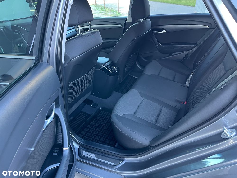 Hyundai i40 Kombi 1.7 CRDi DCT Premium - 11