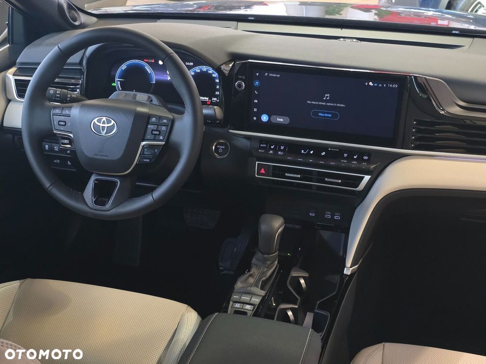 Toyota Camry - 18