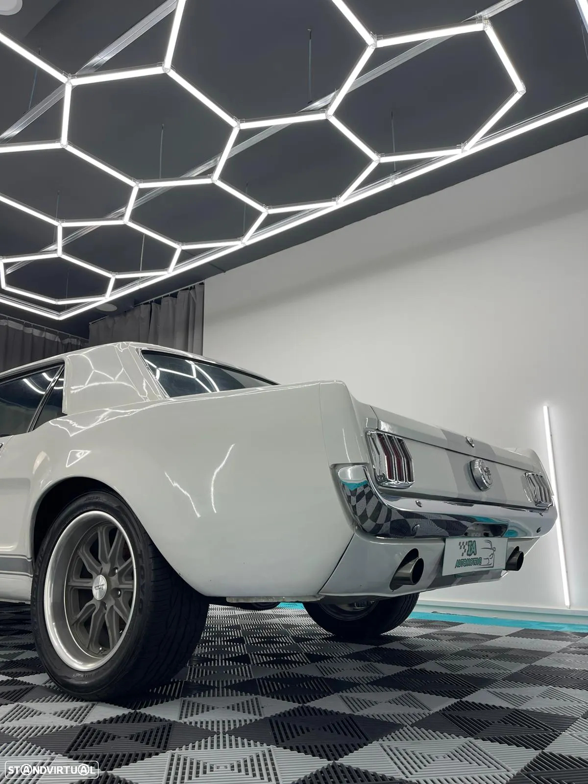 Ford Mustang - 9