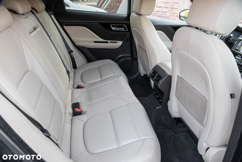 Jaguar F-Pace 2.0 i4D AWD Prestige - 31