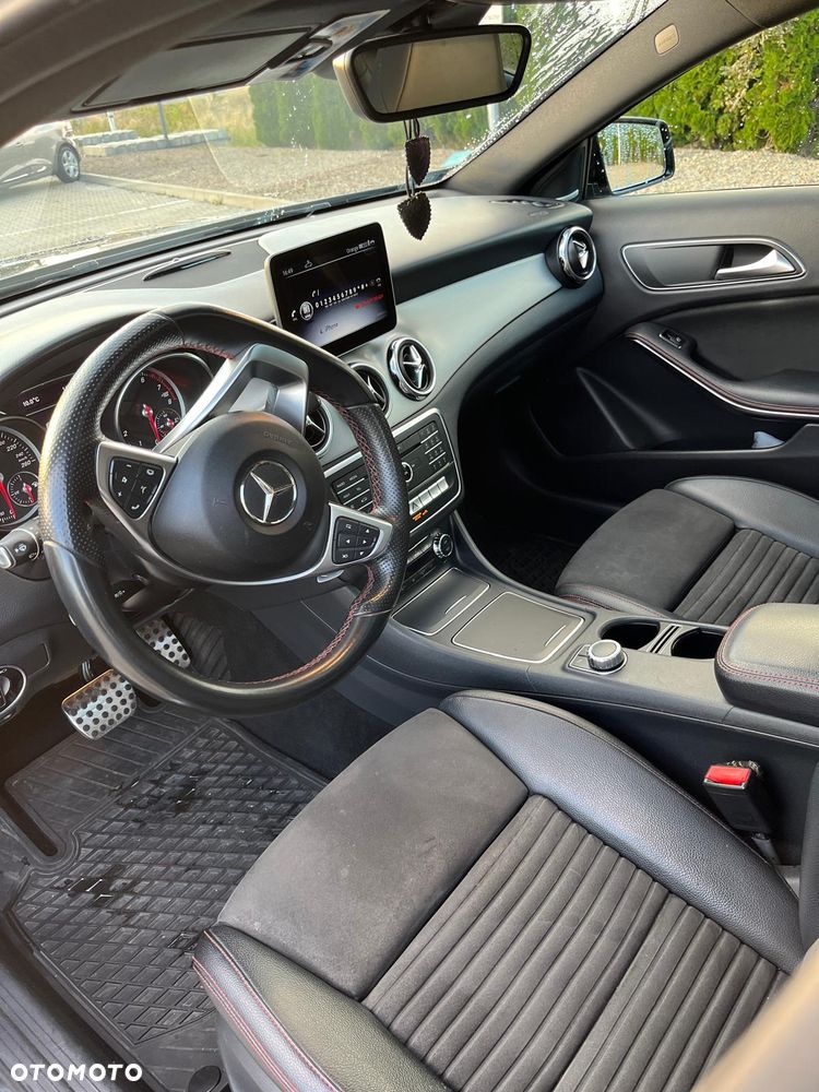 Mercedes-Benz GLA - 11