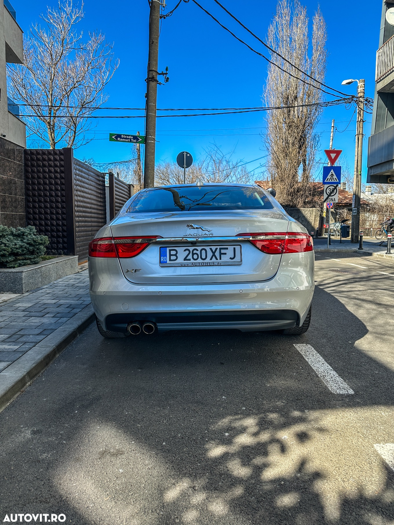 Jaguar XF 20d RWD Portfolio - 3