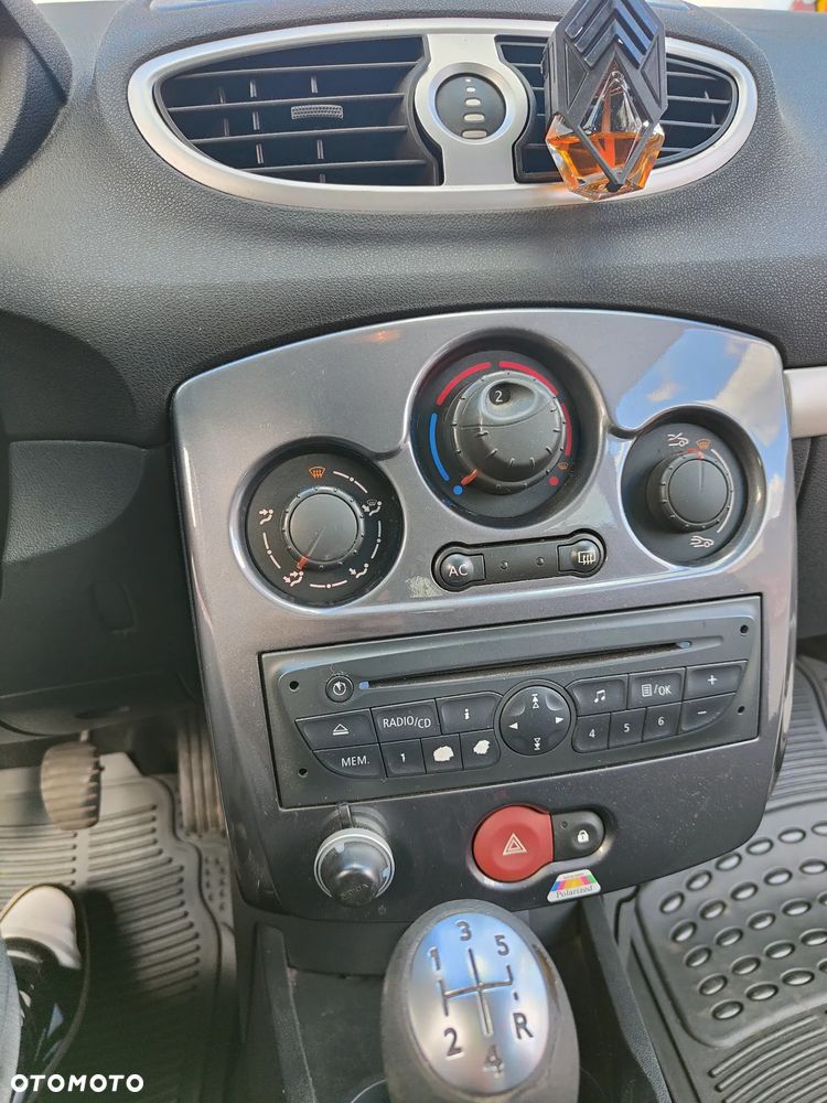 Renault Clio 1.2 16V TCE Alize - 9