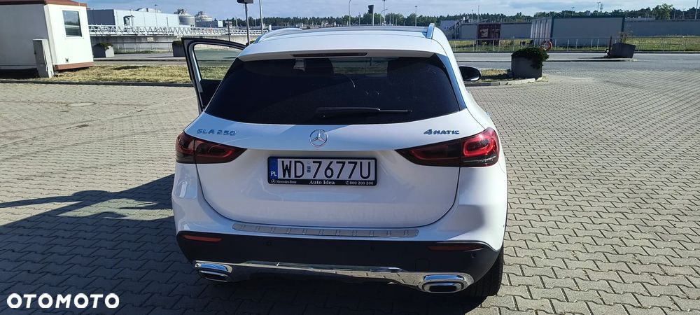 Mercedes-Benz GLA 250 4Matic 8G-DCT - 9