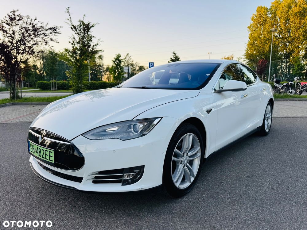 Tesla Model S - 6