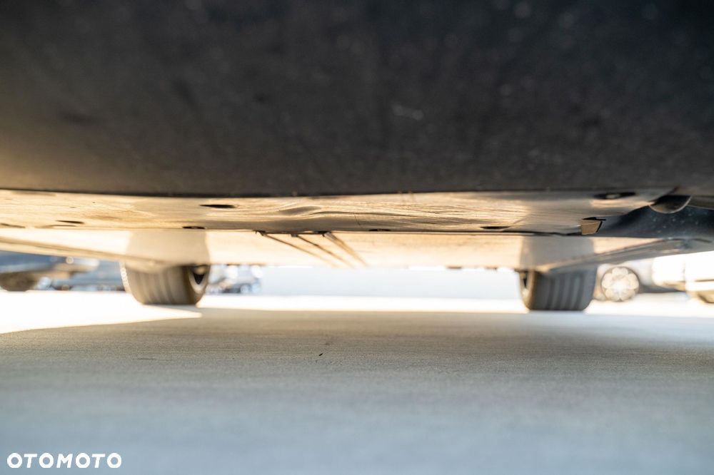 Tesla Model Y Long Range RWD - 32