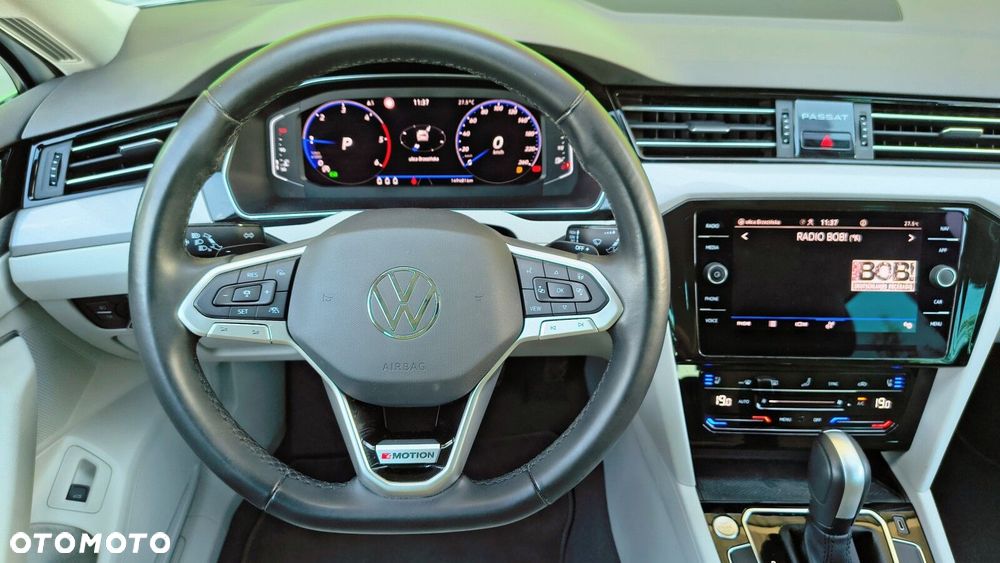 Volkswagen Passat Variant 2.0 TDI 4Mot Elegance DSG - 10