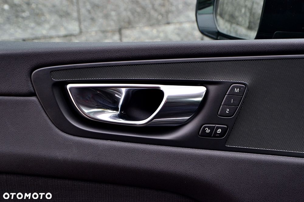 Volvo XC 60 T5 Geartronic Momentum - 26