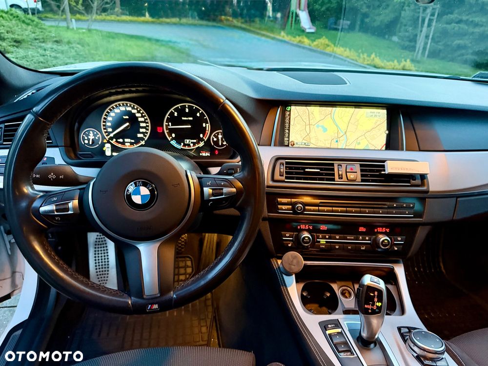 BMW Seria 5 520d Sport Line - 10