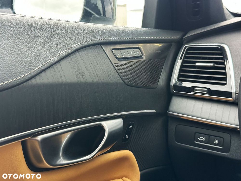 Volvo XC 90 - 32