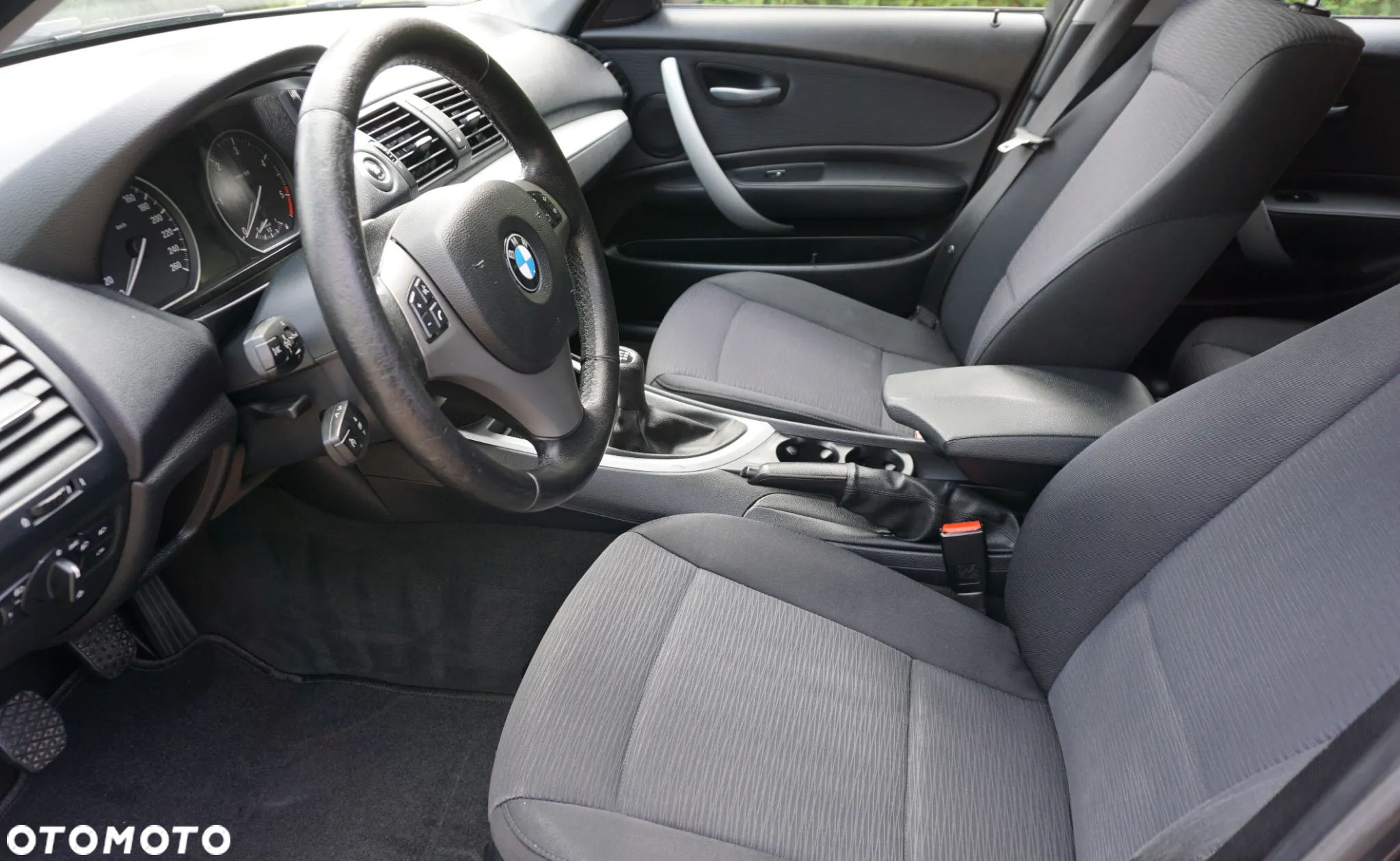 BMW Seria 1 120d - 8