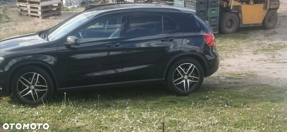 Mercedes-Benz GLA 180 - 3