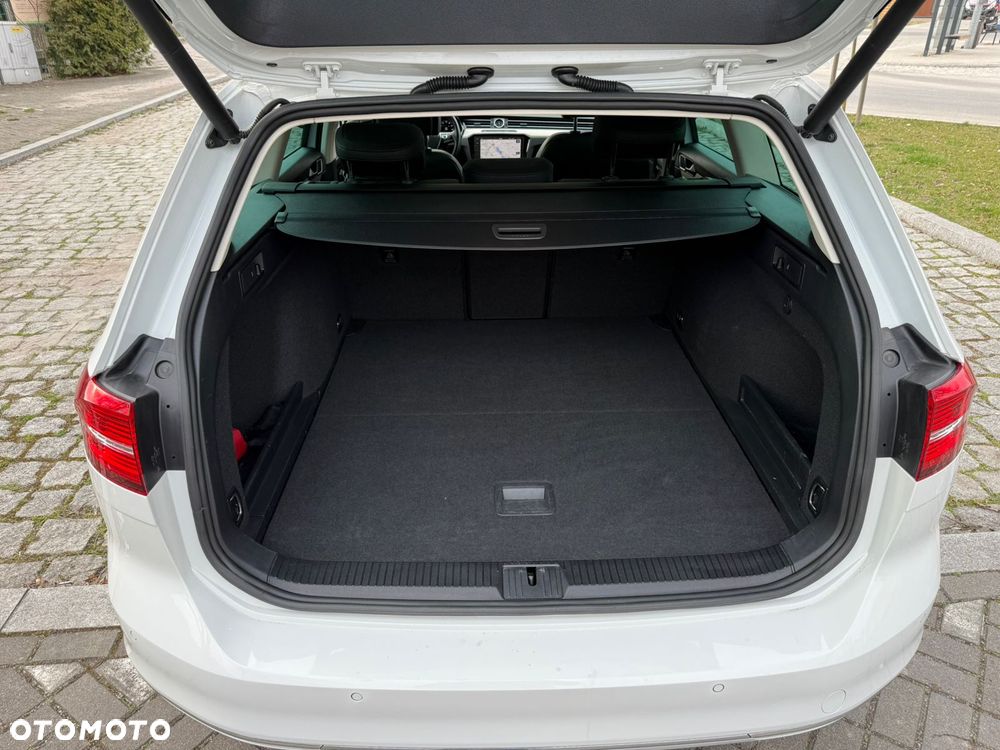 Volkswagen Passat - 22