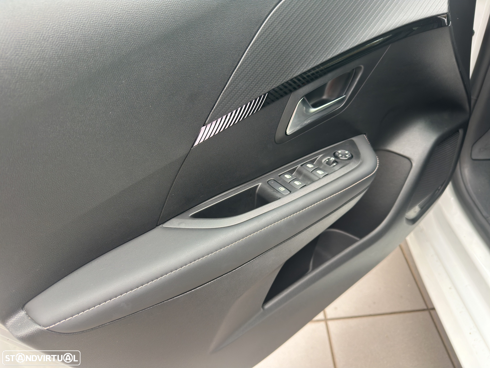 Peugeot e-208 50 kWh Allure - 12
