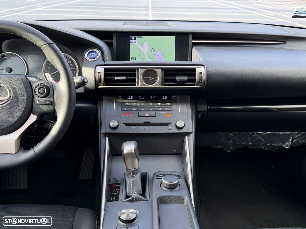 Lexus IS 300H Pack Executive+ - 33