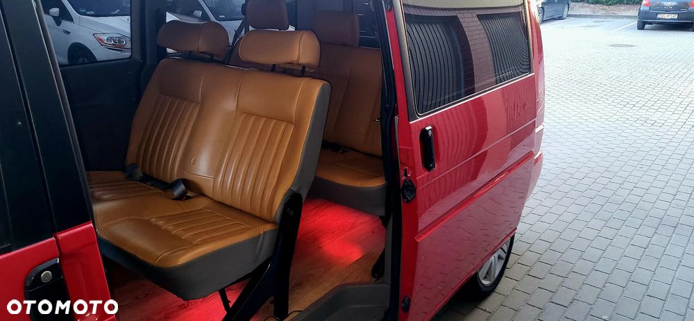 Volkswagen Caravelle - 7